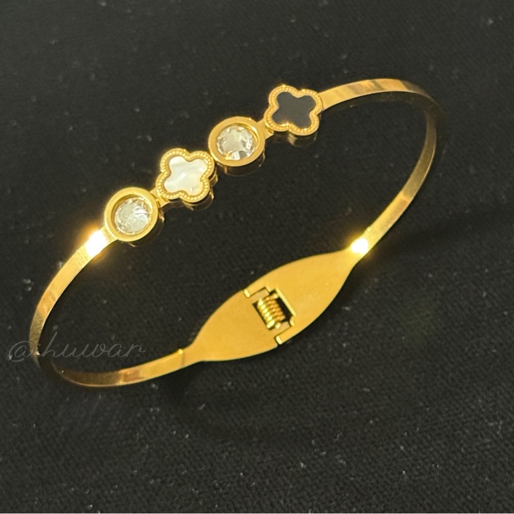 Mother of Pearl 18k Gold Plated Stainless Steel Bangle - Picture 5 of 6